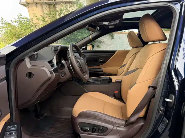 Lexus ES 2021