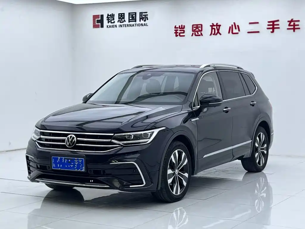 Volkswagen Tiguan L 2023 — фото 1