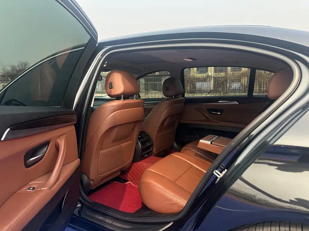 BMW 5 Series 2015 — фото 8