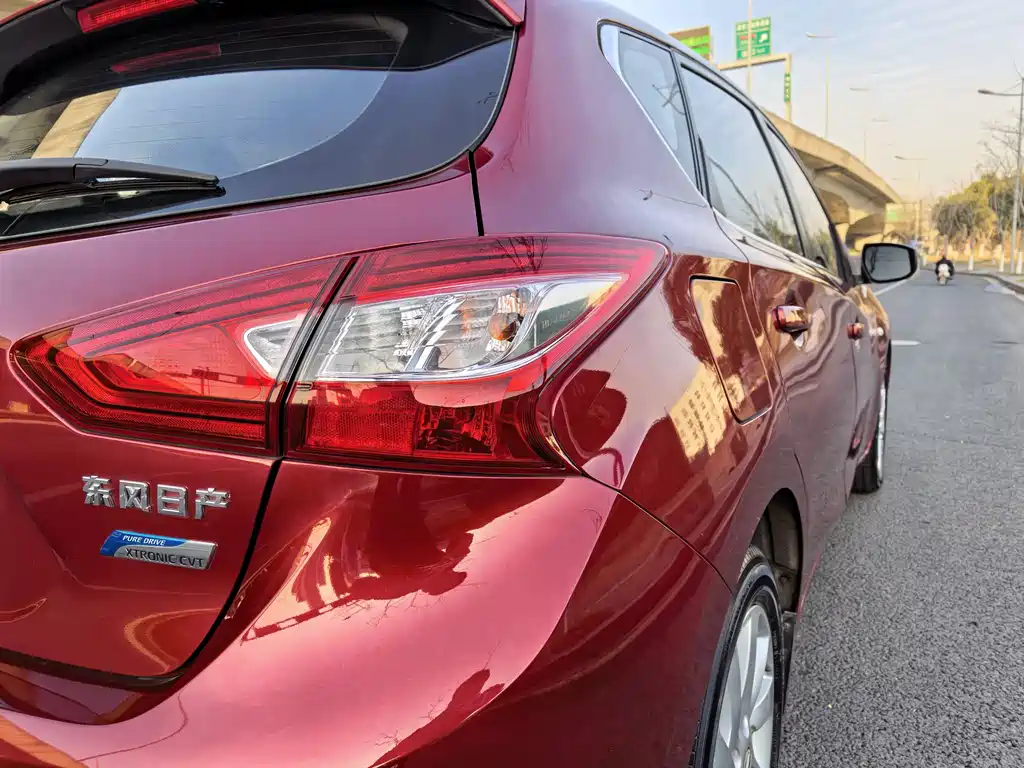 Nissan Tiida 2017 — фото 15