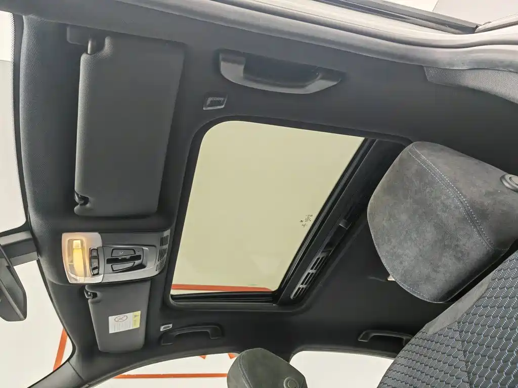 BMW 3 Series 2018 — фото 14
