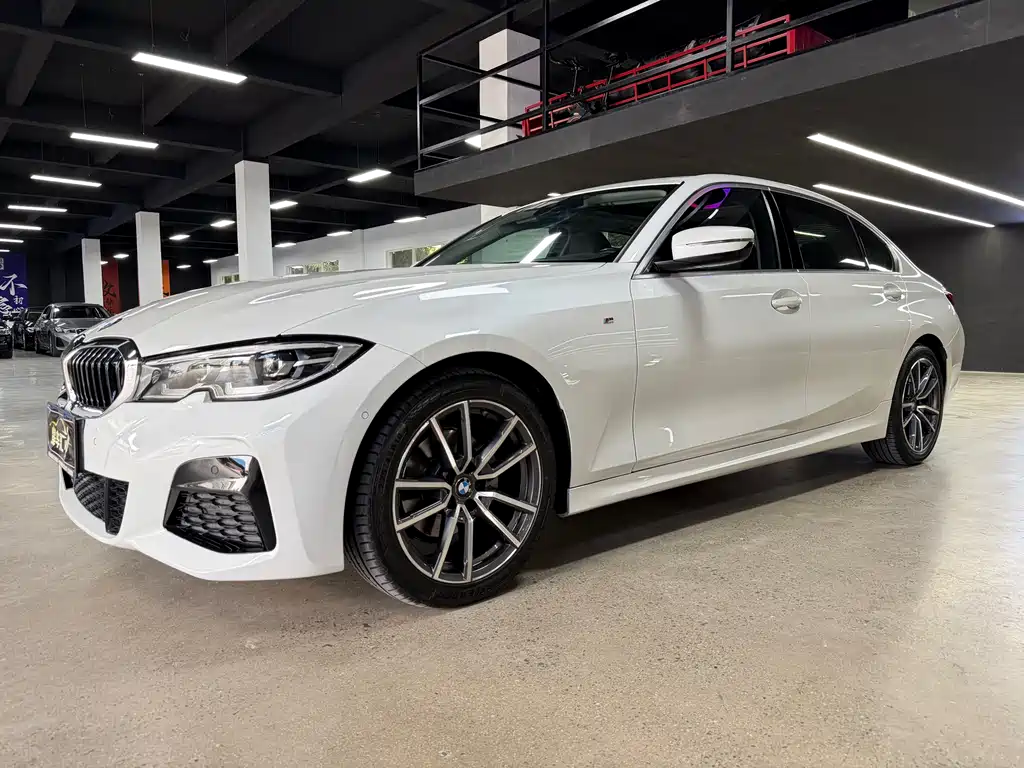 BMW 3 Series 2019 — фото 1