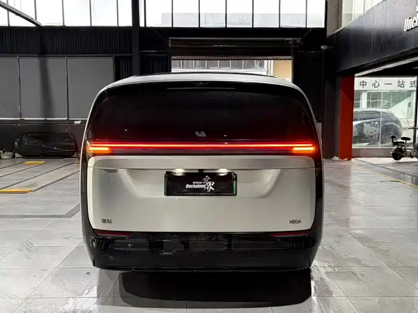 Li Auto MEGA 2025