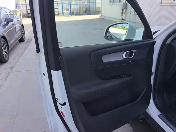 Volvo XC40 2025