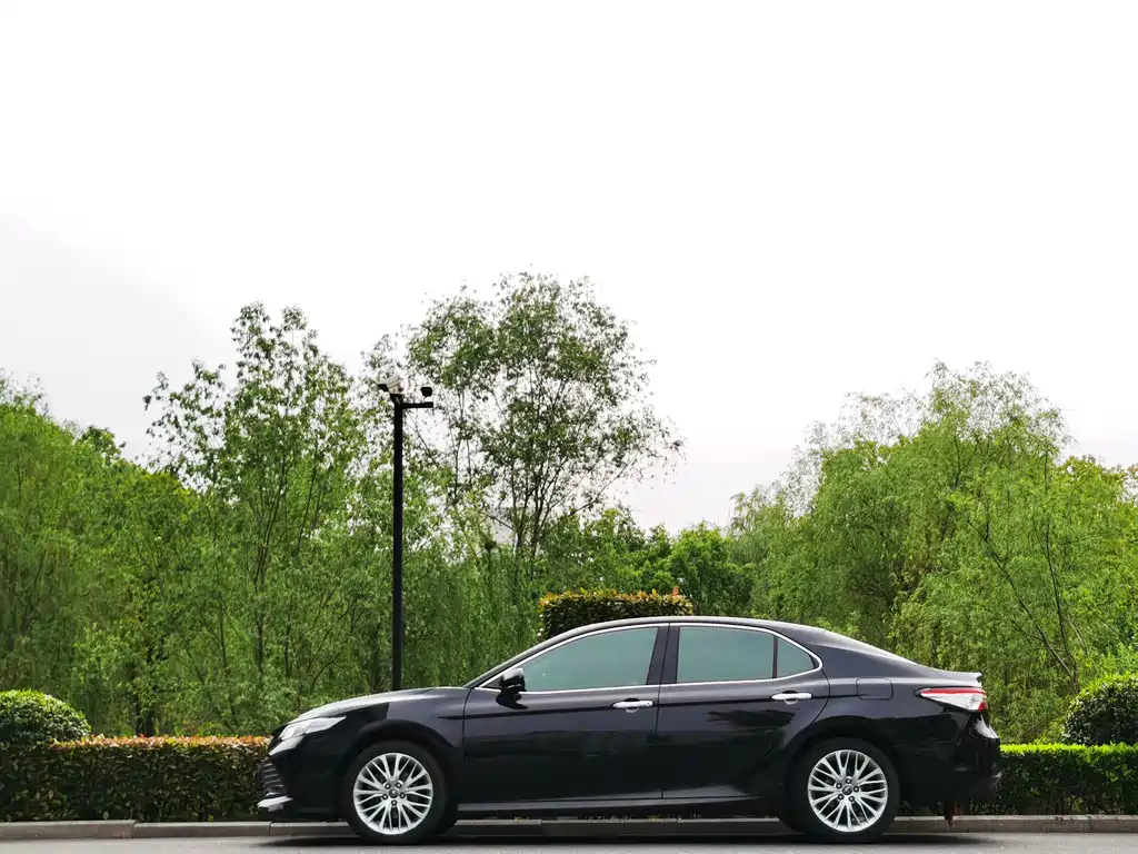 Toyota Camry 2019 — фото 3
