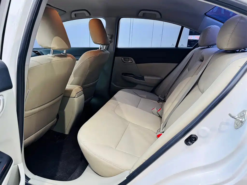 Honda Civic 2015 — фото 10