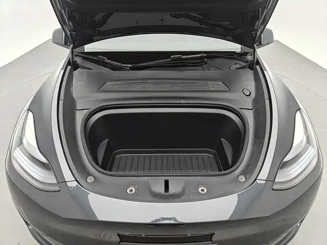Tesla Model Y 2024 — фото 10
