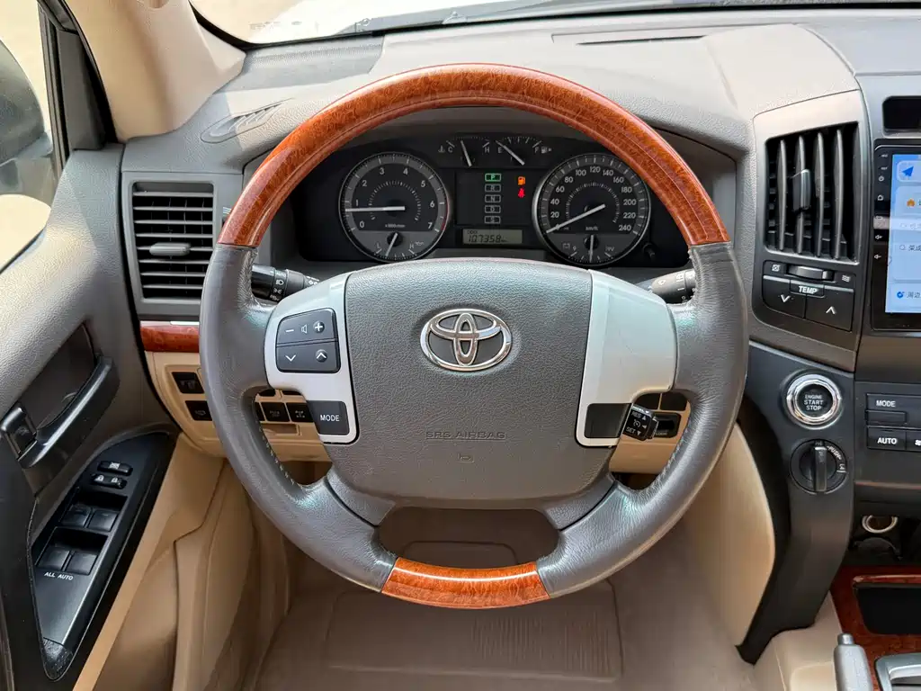 Toyota Land Cruiser 2016 — фото 15