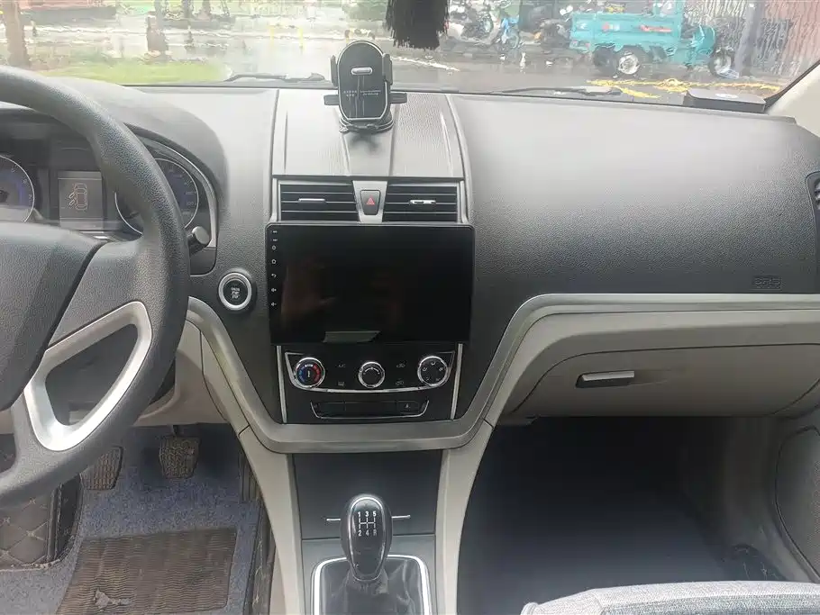 Geely Emgrand 2015 — фото 13