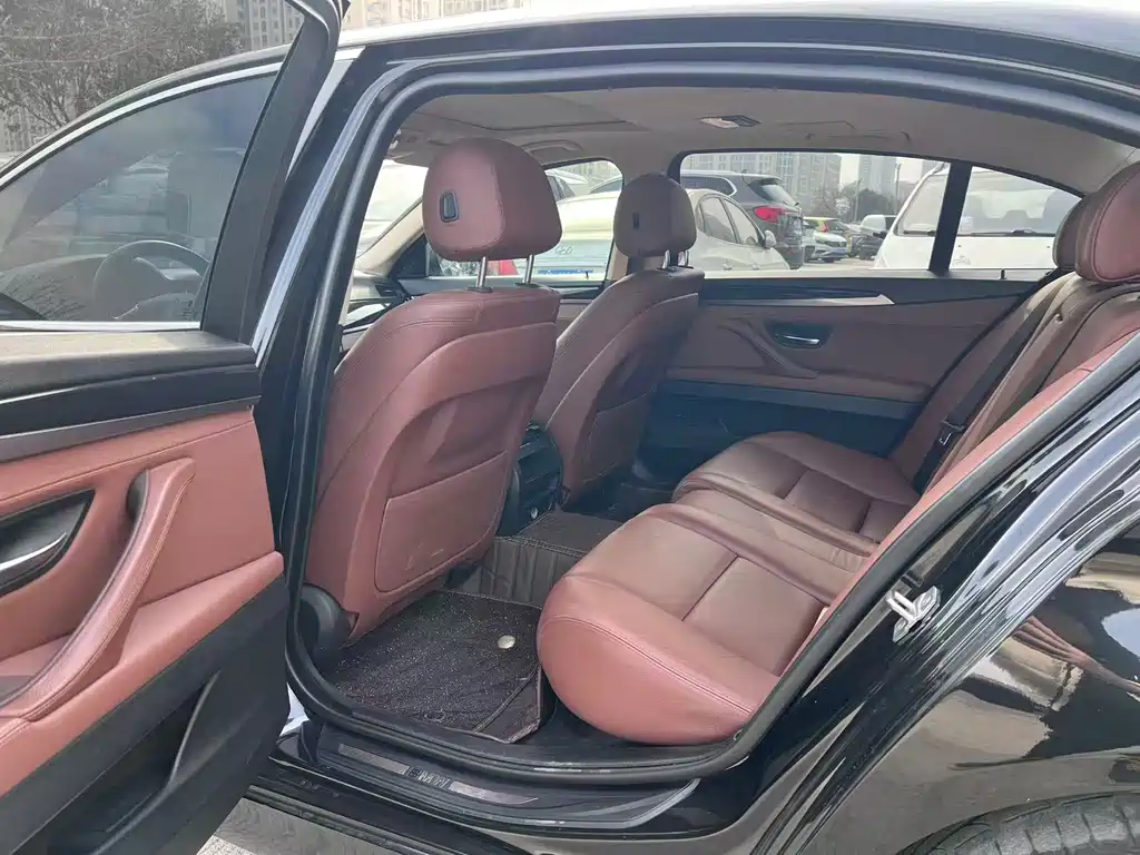 BMW 5 Series 2016 — фото 10