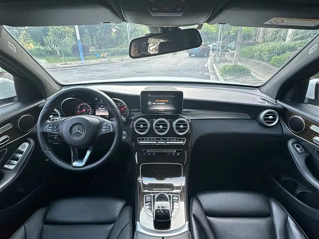 Mercedes-Benz GLC 2018 — фото 19
