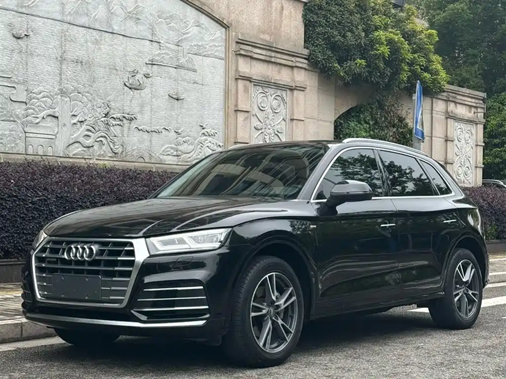 Audi Q5L 2021 — фото 1