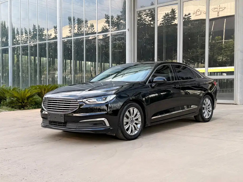 Ford Taurus 2021 — фото 1
