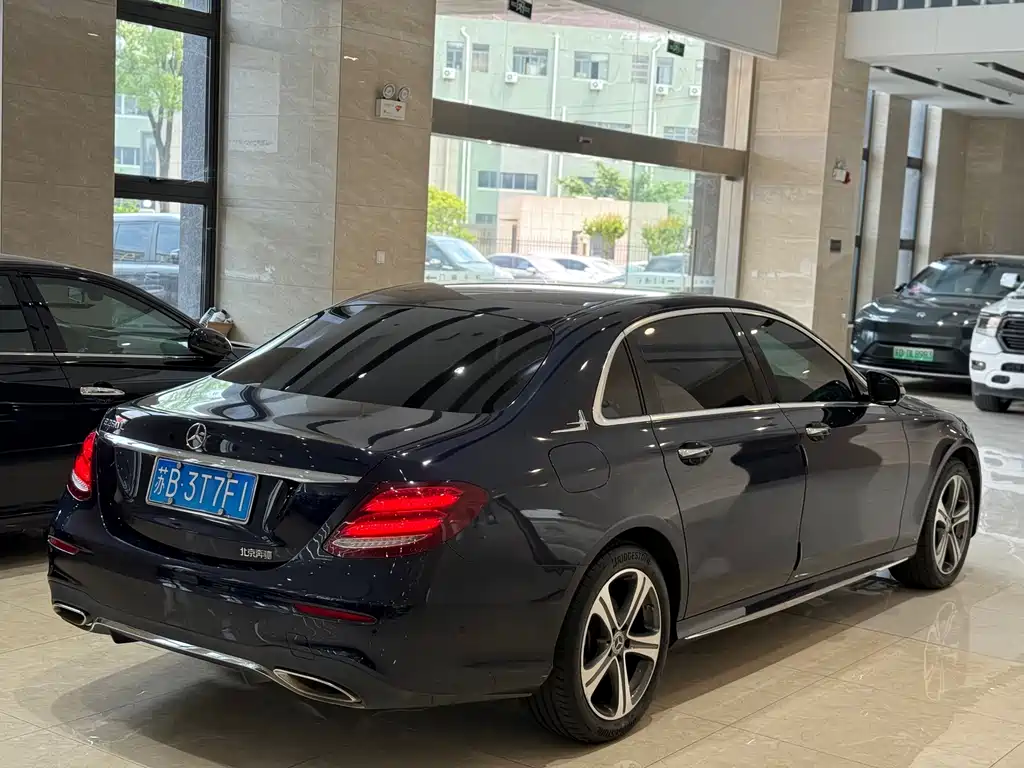 Mercedes-Benz E-Class 2019 — фото 18