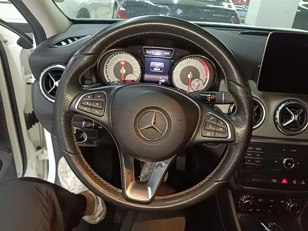 Mercedes-Benz GLA 2017 — фото 11