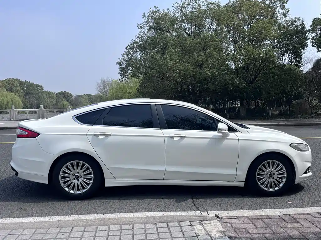 Ford Mondeo 2014 — фото 9
