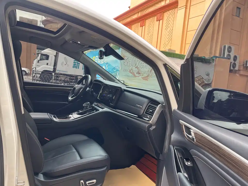 GAC Motor Trumpchi M8 2022 — фото 11