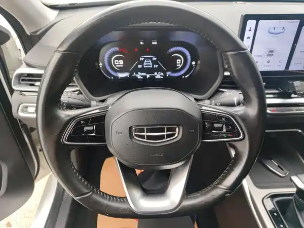 Geely Emgrand 2023