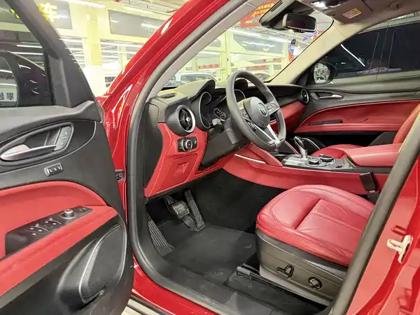 Alfa Romeo Stelvio 2017