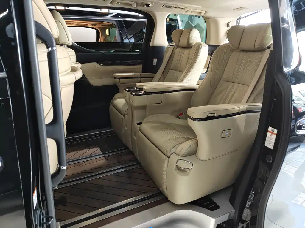Toyota Vellfire 2021 — фото 6