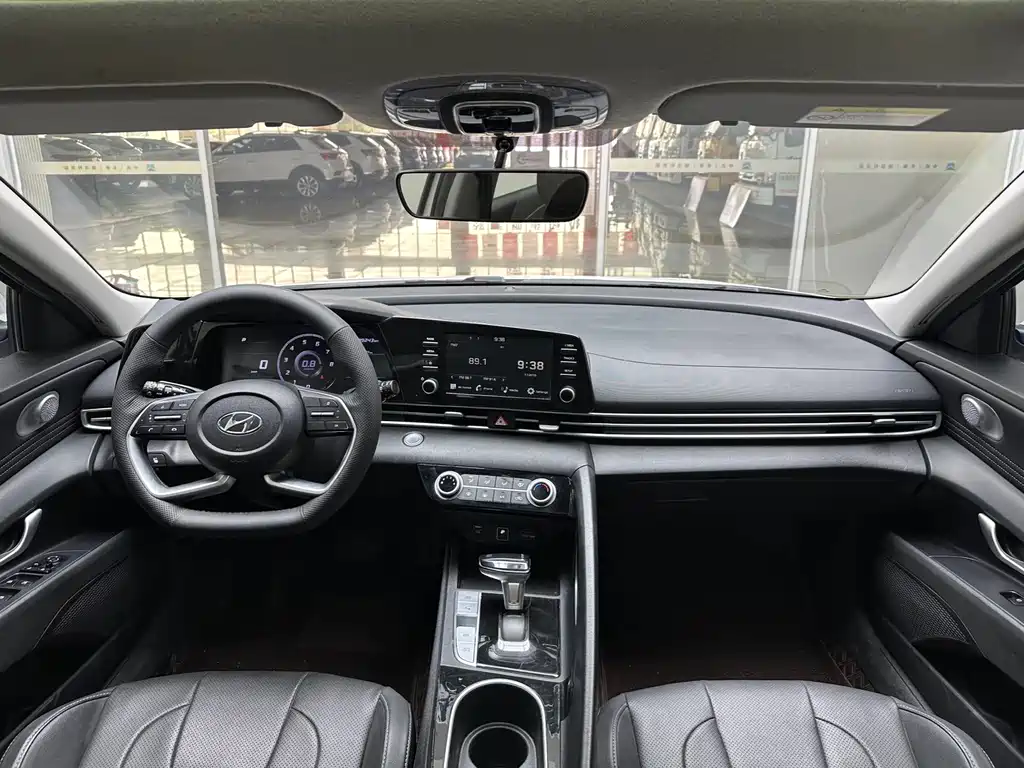 Hyundai Elantra 2023