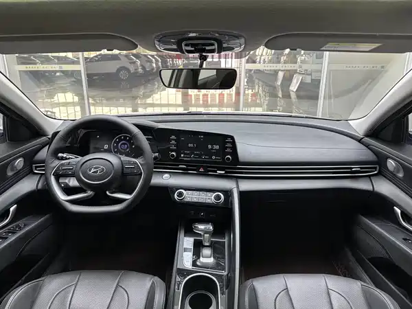 Hyundai Elantra 2023