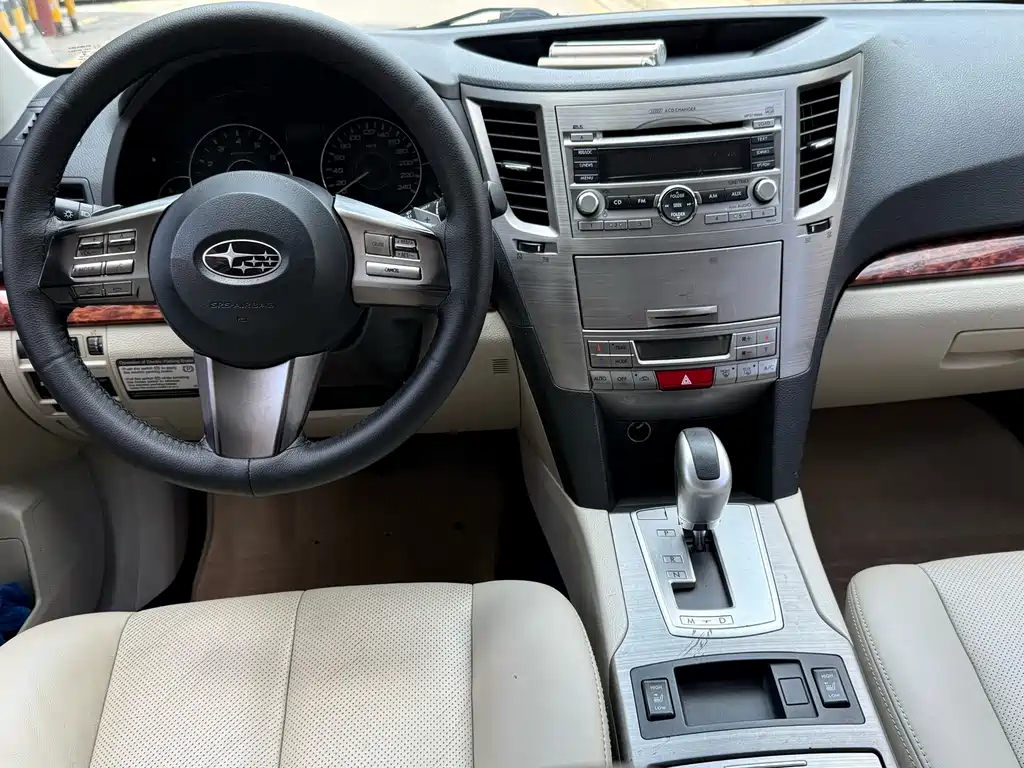 Subaru Outback 2010 — фото 7