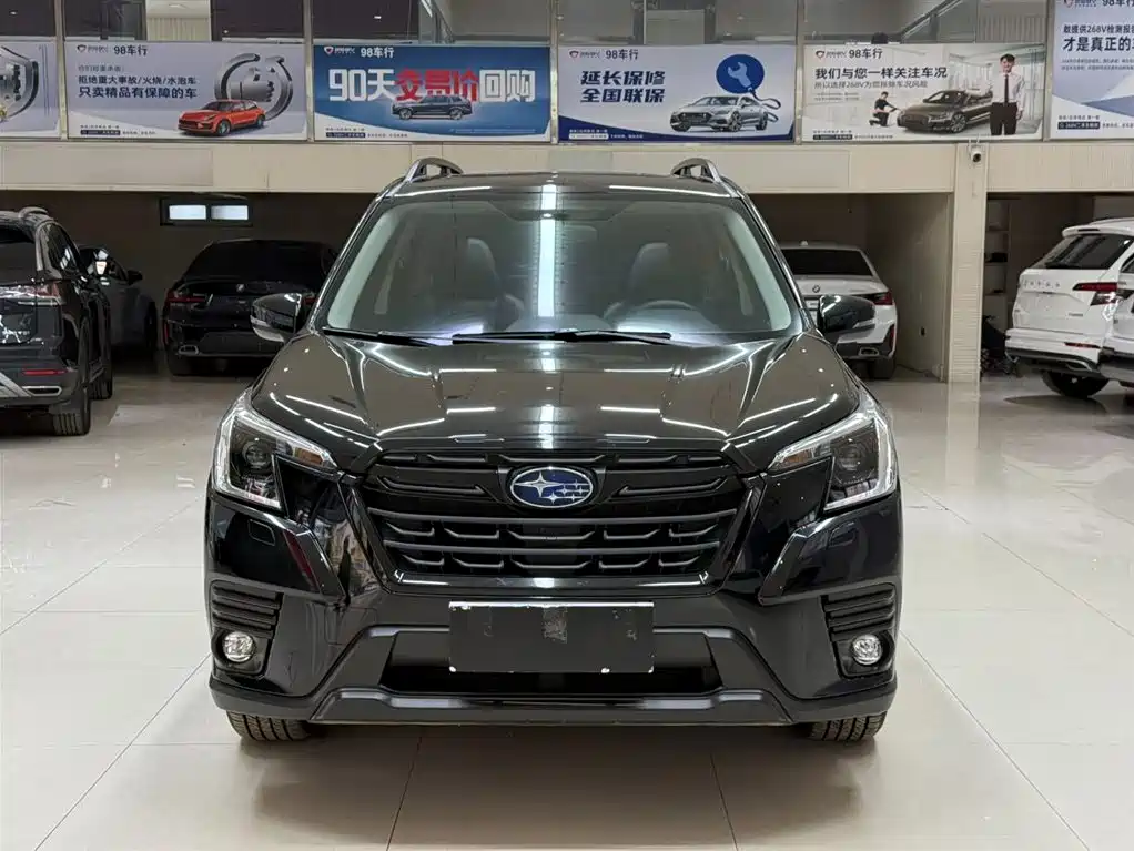 Subaru Forester 2023 — фото 2
