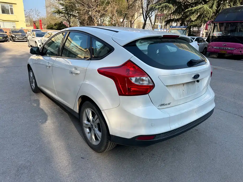 Ford Focus 2015 — фото 6
