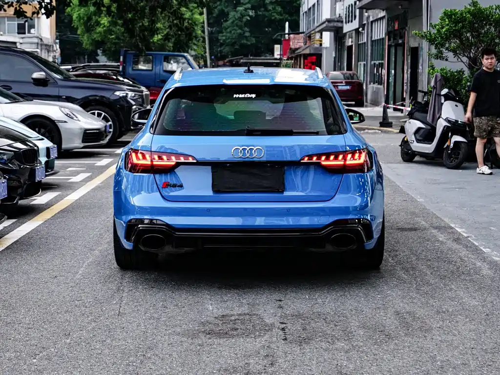 Audi RS 4 2021 — фото 14