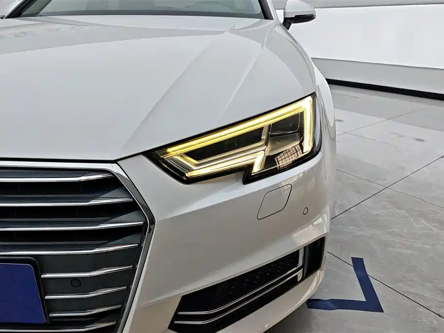 Audi A4L 2018