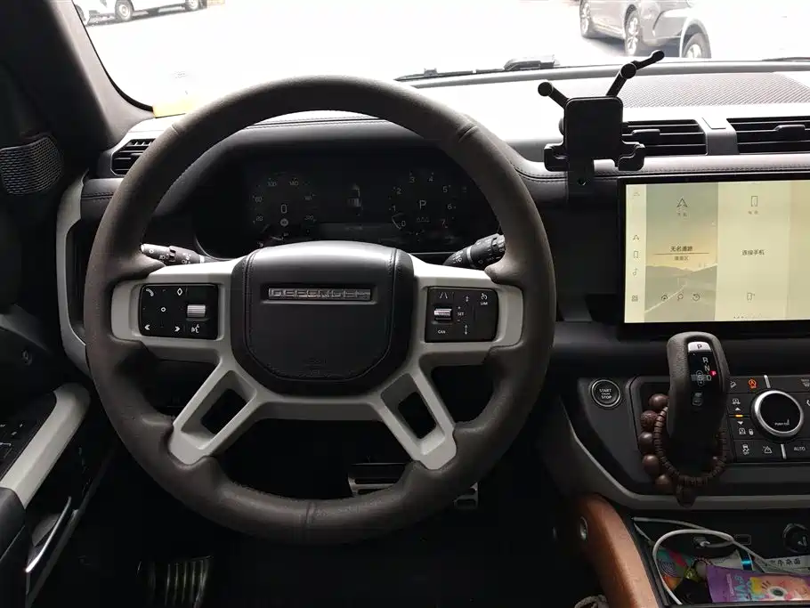 Land Rover Defender 2023 — фото 15