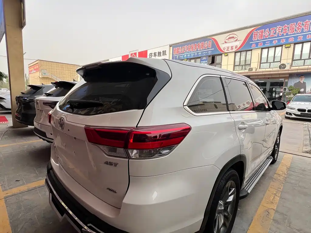 Toyota Highlander 2018 — фото 9