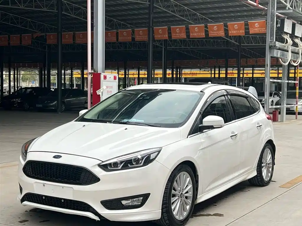 Ford Focus 2017 — фото 1