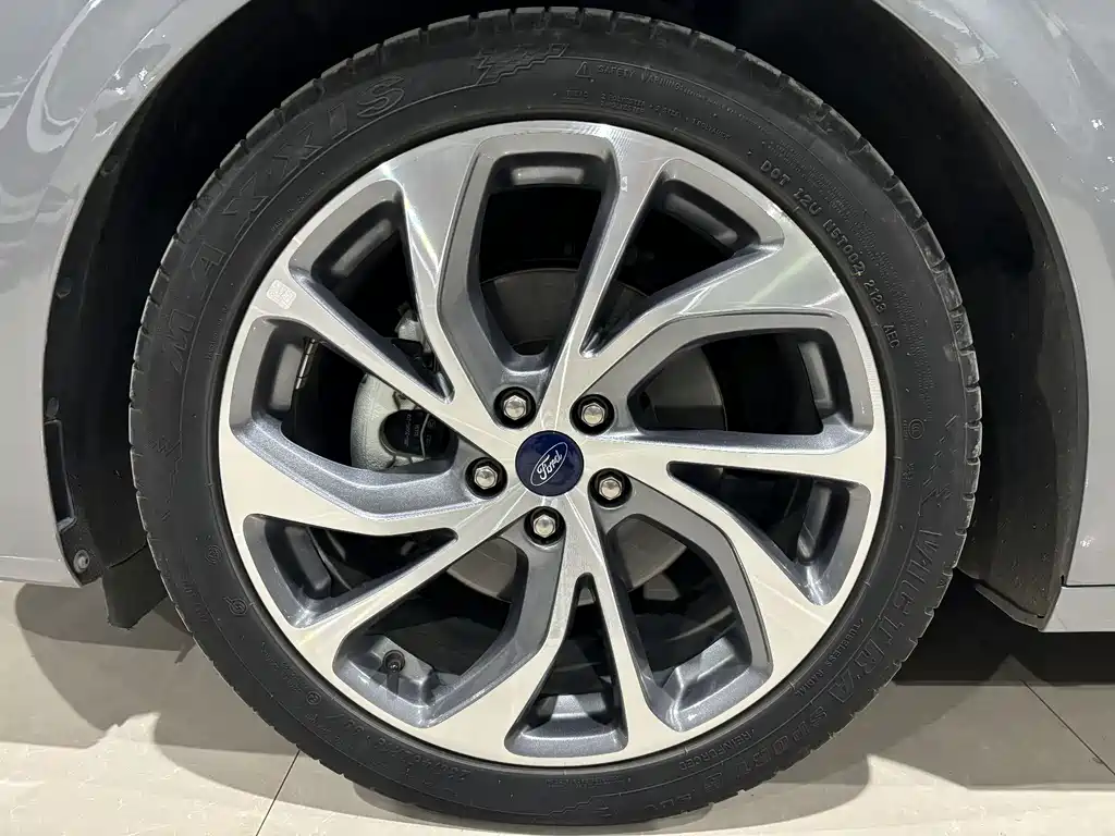 Ford Mondeo 2022 — фото 15