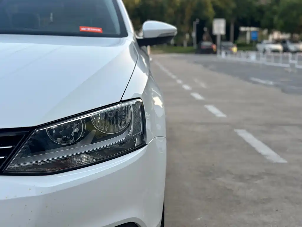 Volkswagen Sagitar 2014