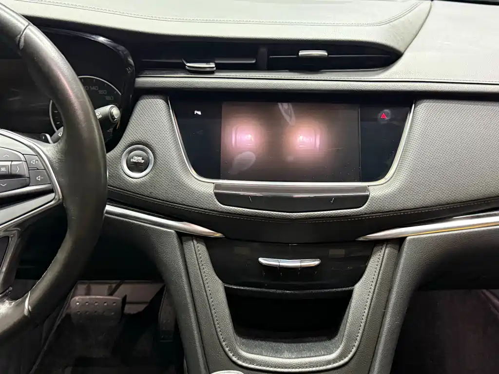 Cadillac XT5 2018 — фото 16