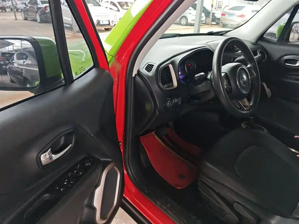 Jeep Renegade 2018 — фото 12
