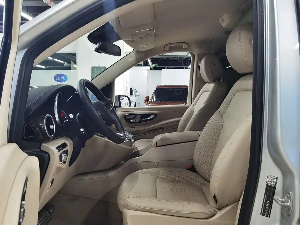 Mercedes-Benz V-Class 2016 — фото 18