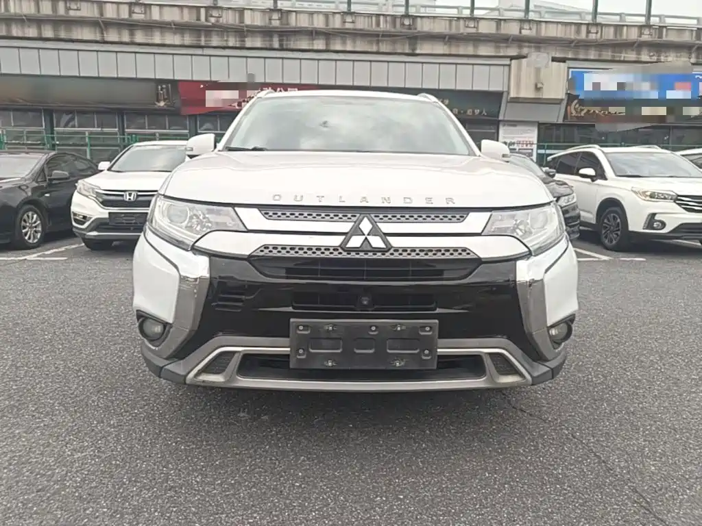 Mitsubishi Outlander 2019 — фото 3