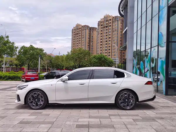 BMW 5 Series 2025