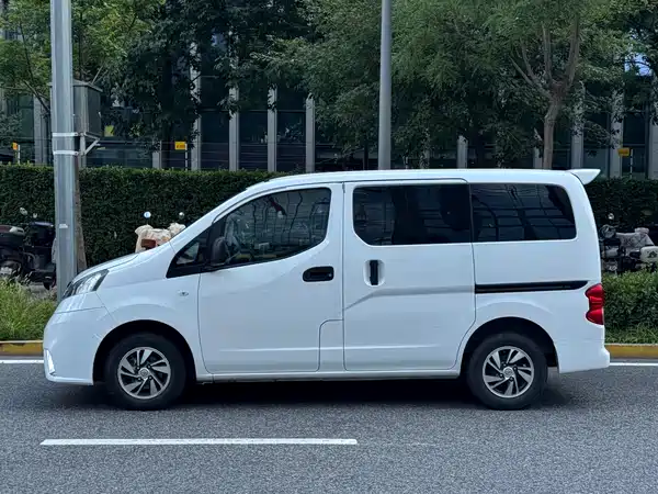 Nissan NV200 2017