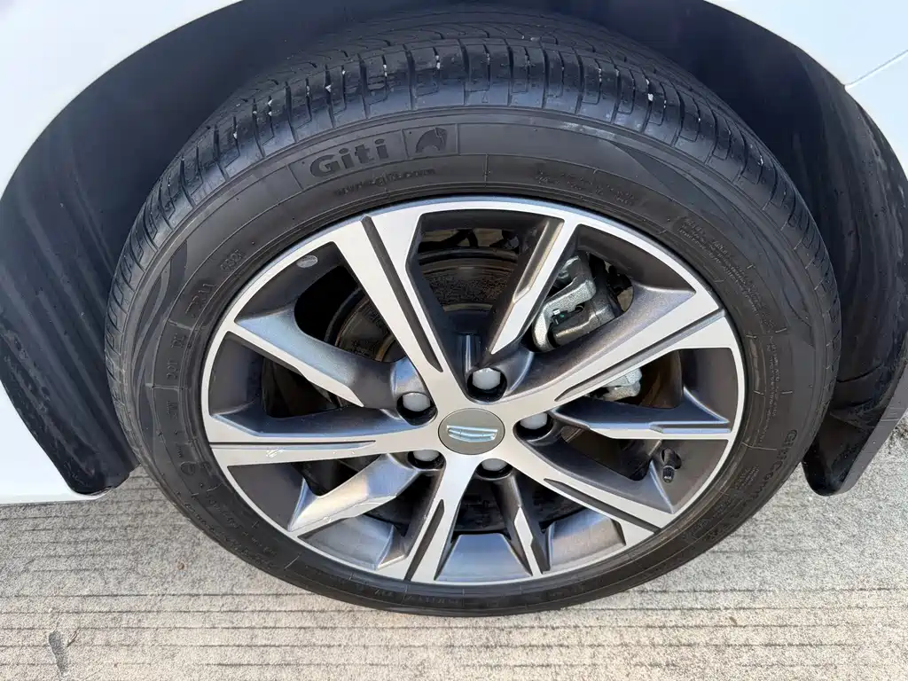 Geely Emgrand 2021