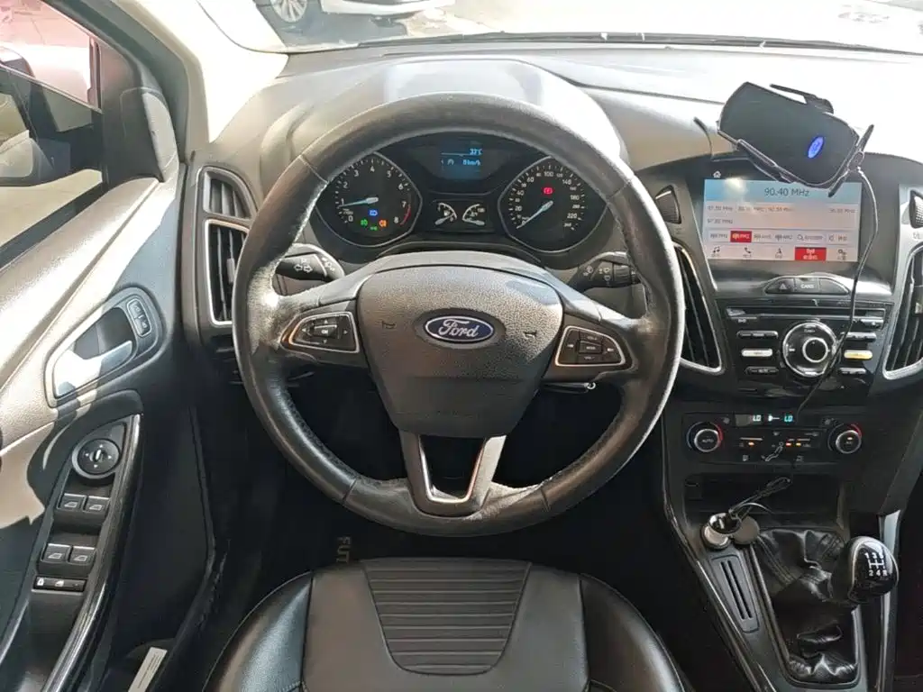 Ford Focus 2016 — фото 11