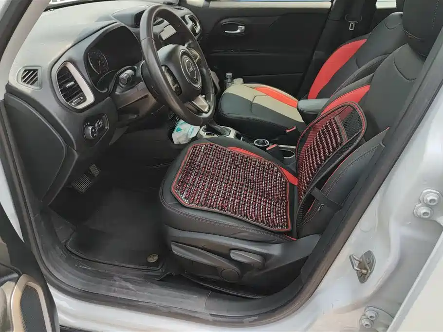 Jeep Renegade 2017 — фото 9