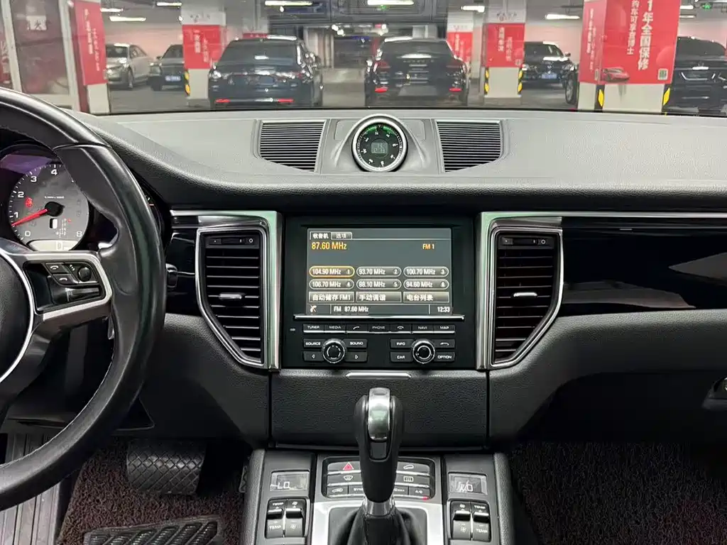 Porsche Macan 2014 — фото 24