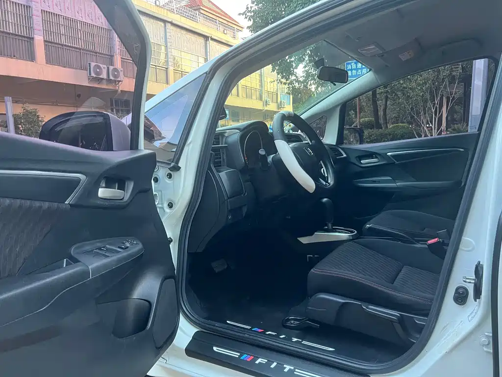 Honda Fit 2018 — фото 9