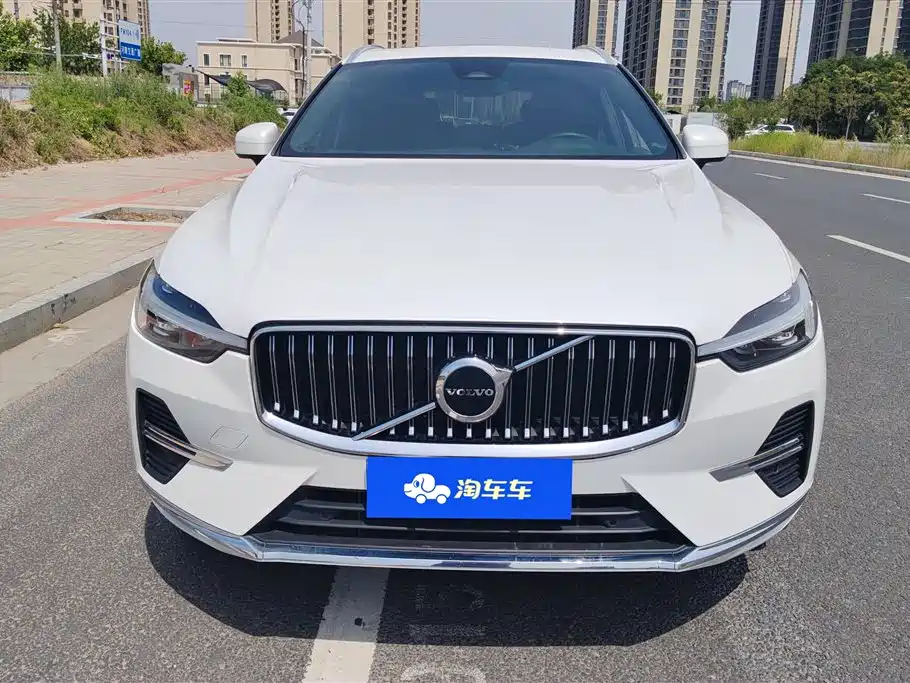 Volvo XC60 2022 — фото 2