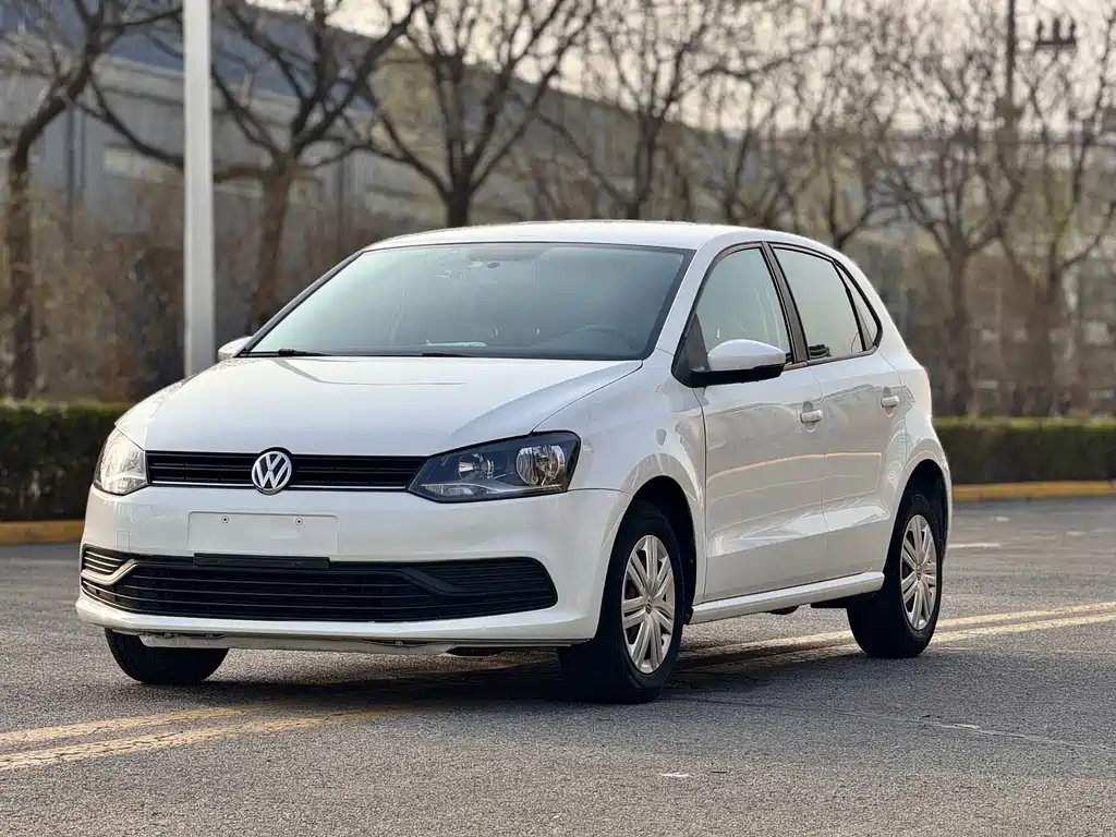 Volkswagen Polo 2015 — фото 1