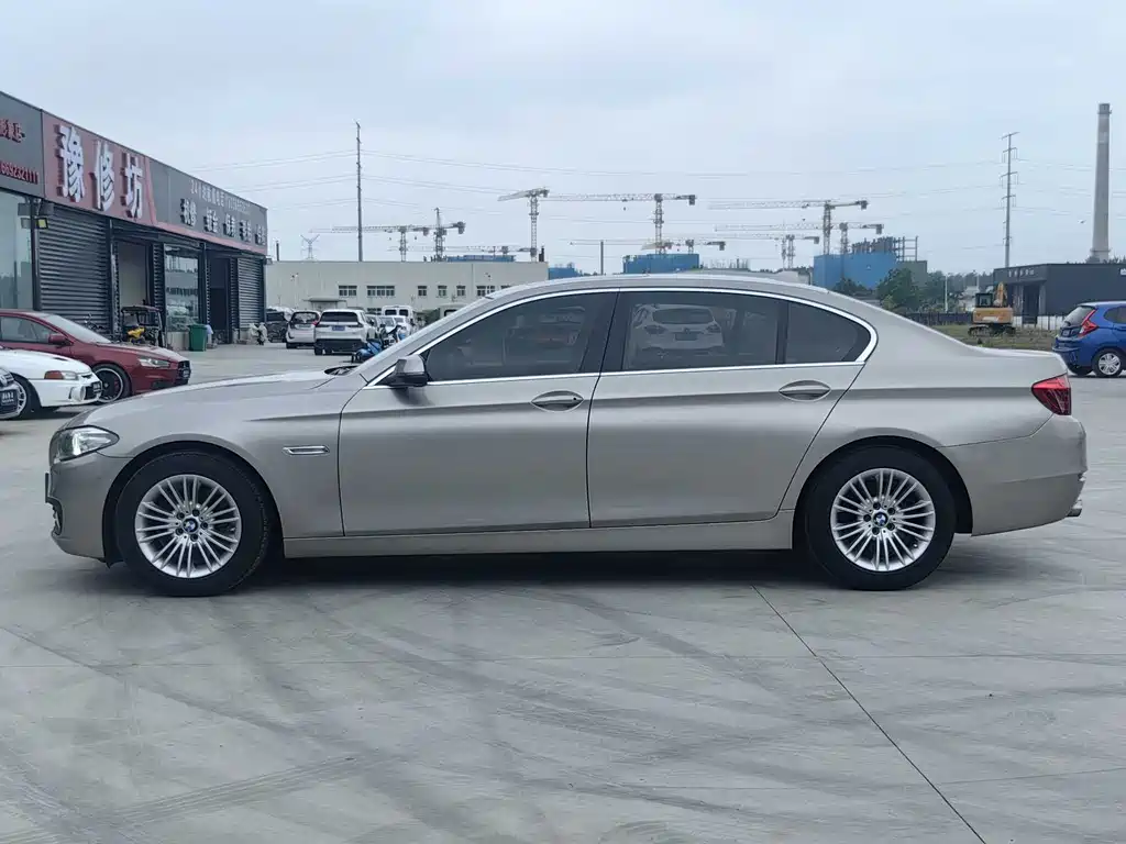 BMW 5 Series 2016 — фото 18